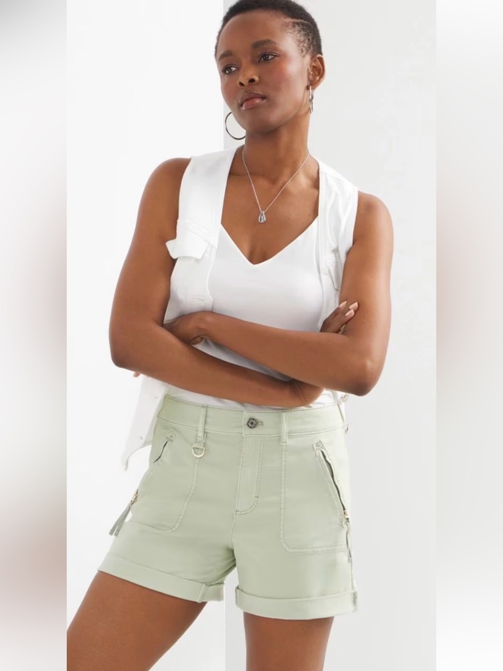 WHBM NWT Mid-Rise 4 1/2 Pret-A-Play” Women's Seafoam Green Shorts!
